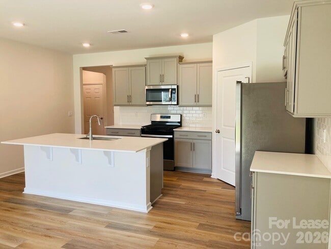 Photo - 3664 Mercer St