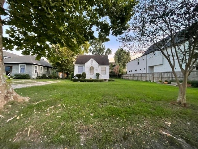 Building Photo - 616 W 25th St