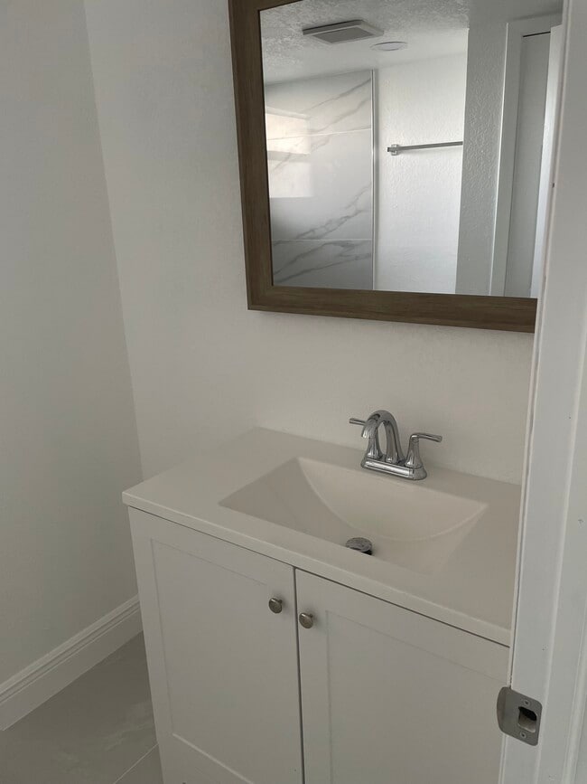 Main Bathroom - 1780 NE 191st St Unit 13