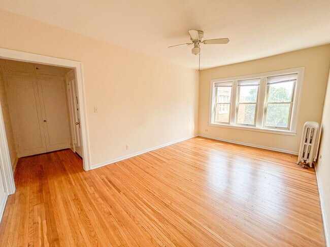 Photo - 1324 W Estes Ave Unit #G