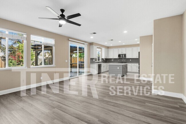 Photo - 5444 Noyack Way