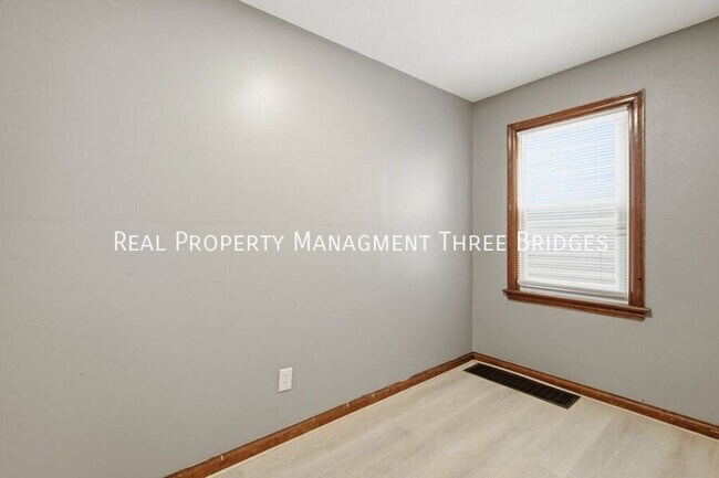 Photo - 249 S Hartnett Ave