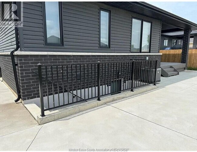 Photo - 104 Lambert St