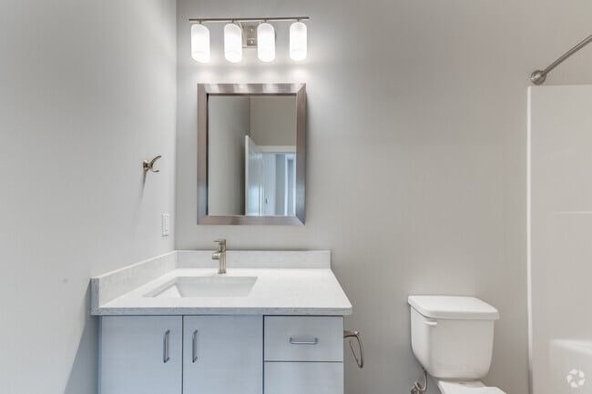 1 BR, 1 BA, 746 SF