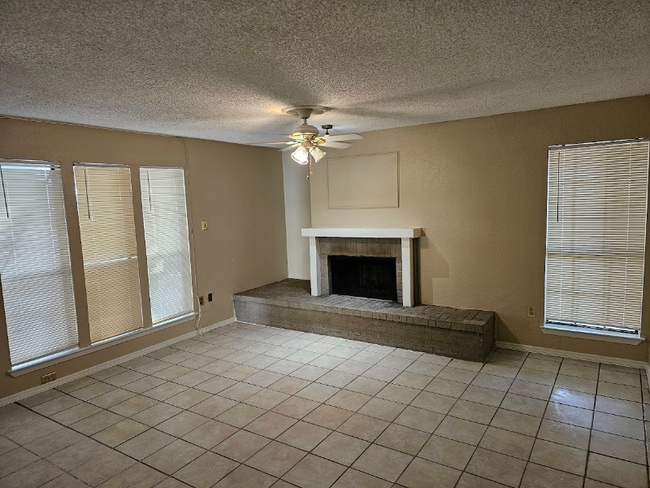 Photo - 9611 Walnut St