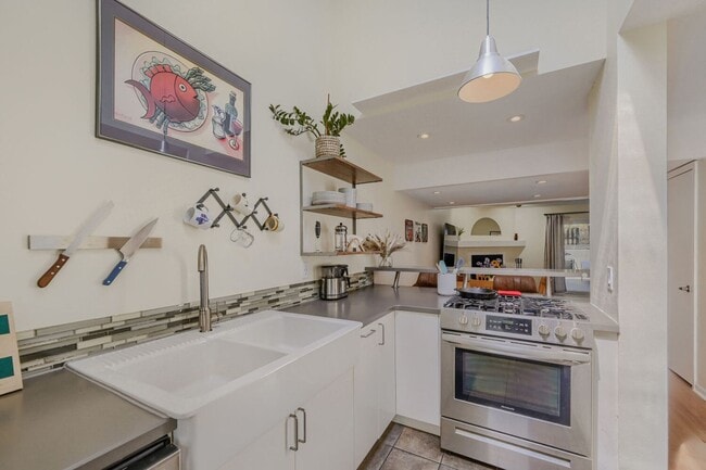 Building Photo - Charming Updated 3BR Gem | Great Boulder Access