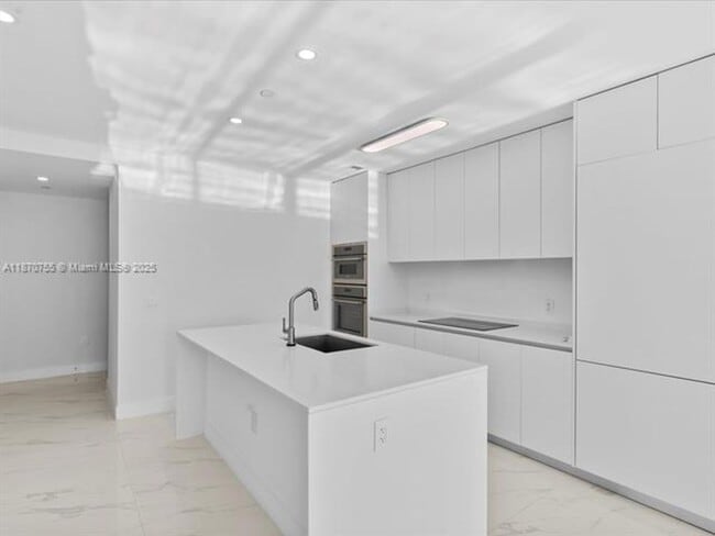 Photo - 700 NE 24th St Unit 700 NE 24th St  503