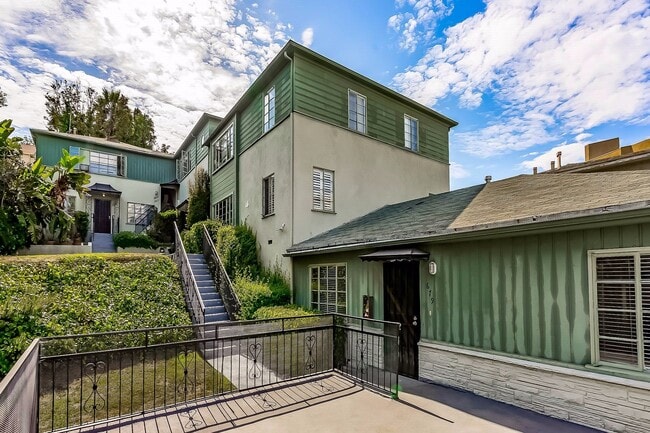 Building Photo - Walking distance to UCLA! Unit 683