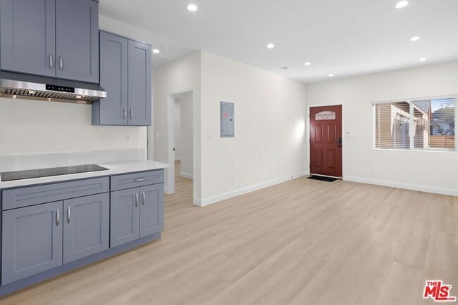 Photo - 2445 Harwood St