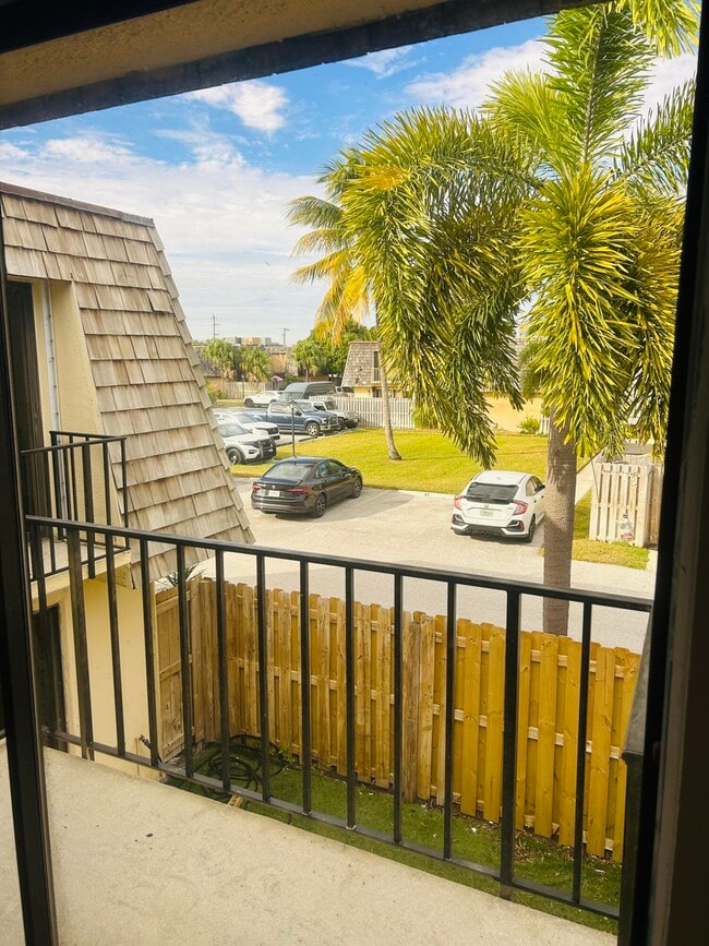 Photo - 31 Lake Arbor Dr