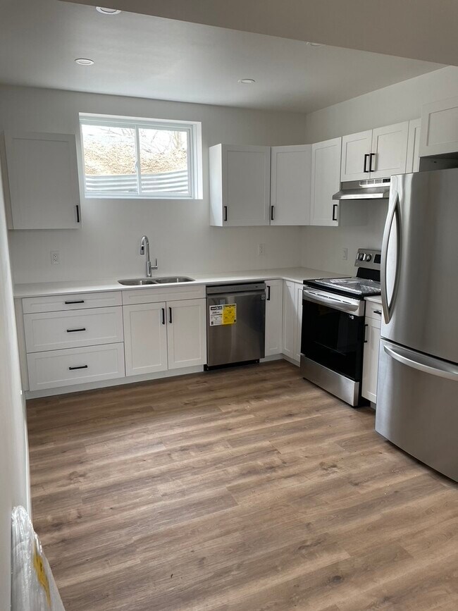 Building Photo - 233 Mill St W