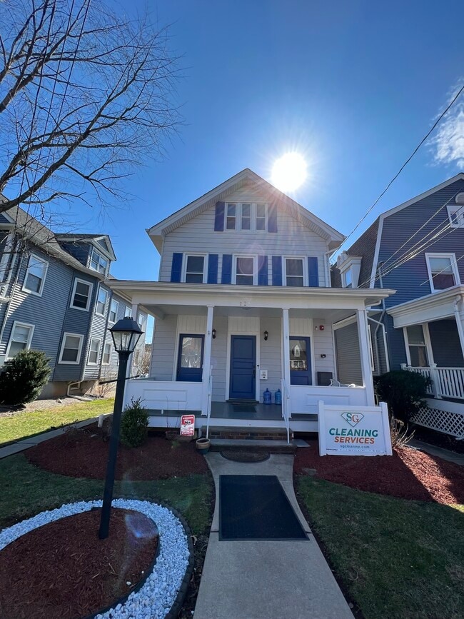 Looking for plenty of space in Somerville? - 125 W High St Unit 1