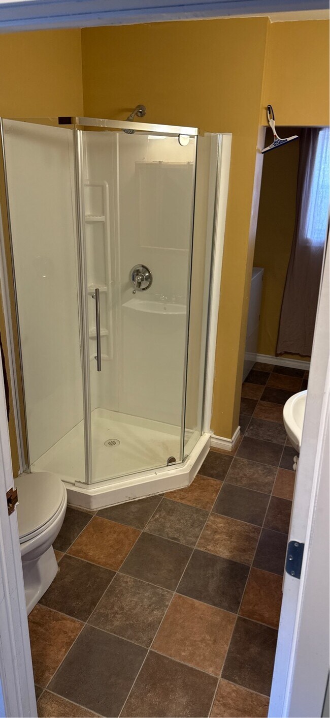 Photo - 1130 Main St N