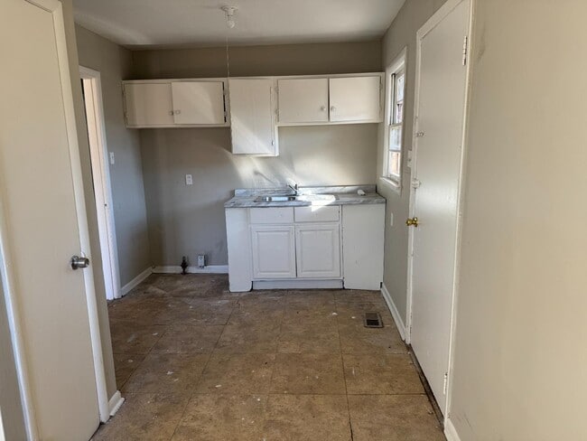 Photo - 324 15th Ave W