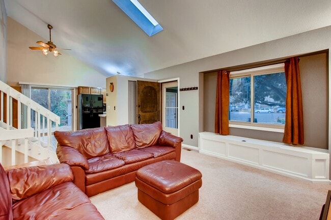 Photo - 3 bed, 2 bath Multi-Level Home on Cul-De-Sac