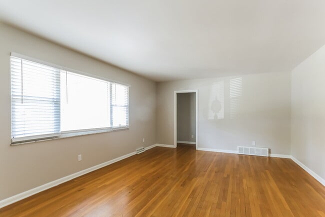 Photo - 1392 Devonhurst Dr