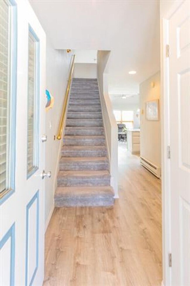 Photo - 2 Bedroom, 2 Bath Townhouse - Fully Furnis...