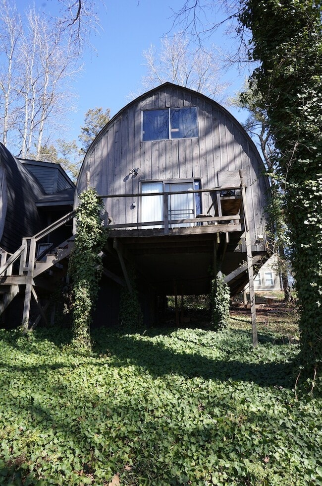 Photo - Unique & Affordable 2 Bedroom on Eastside ...