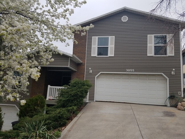 Building Photo - 3 Bedroom Home in Holladay now available