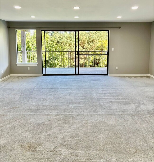 Photo - 2 Bed / 2 Bath updated Mercer Island condo $2,995/mo Unit 204