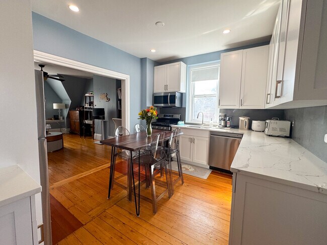 Photo - 137 Walnut St Unidad #3