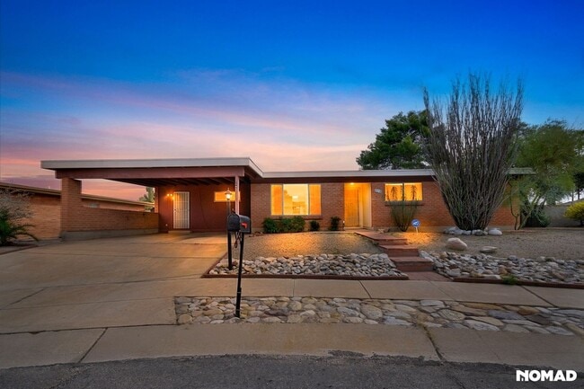 Building Photo - 938 N Larry Pl