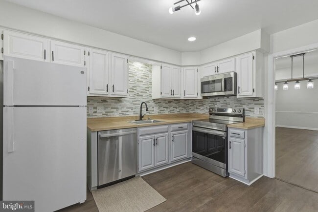 Photo - 910 Candlelight Ct