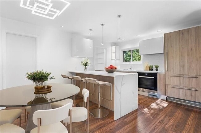 Photo - 5 Krog St NE