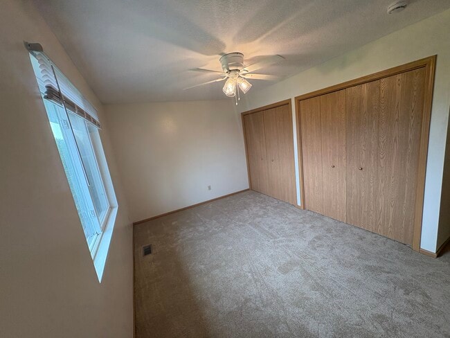 Photo - 872 Edgewater Dr