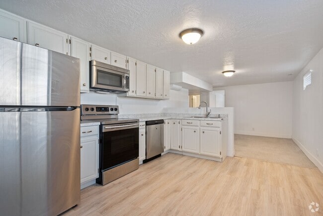 Building Photo - 2851 S 150 E Unit 2 Bed 1 bath Rental