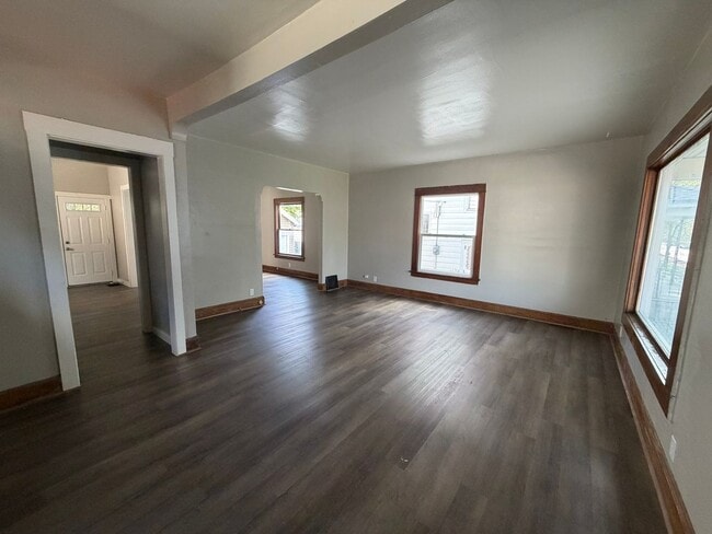 3946 Burnham Ave
