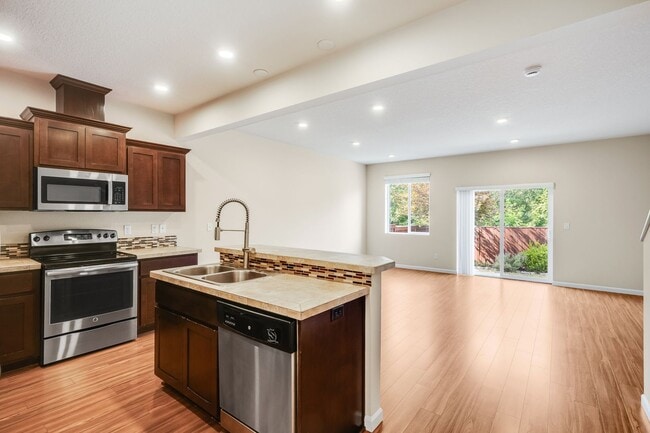 Photo - Beautiful 3 Bed, 3 Bath Rental Home in Happy Valley Neighborhood!