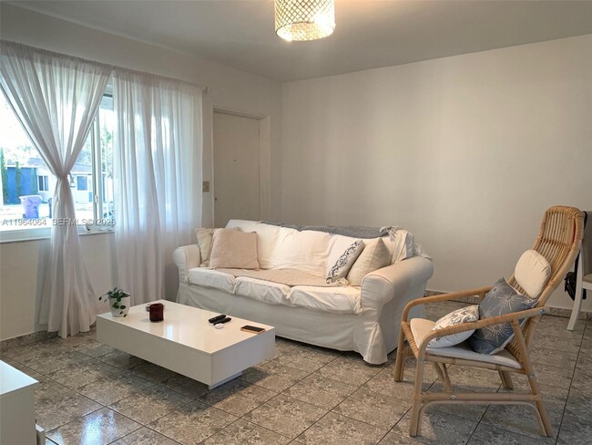 Building Photo - 2131 Arthur St