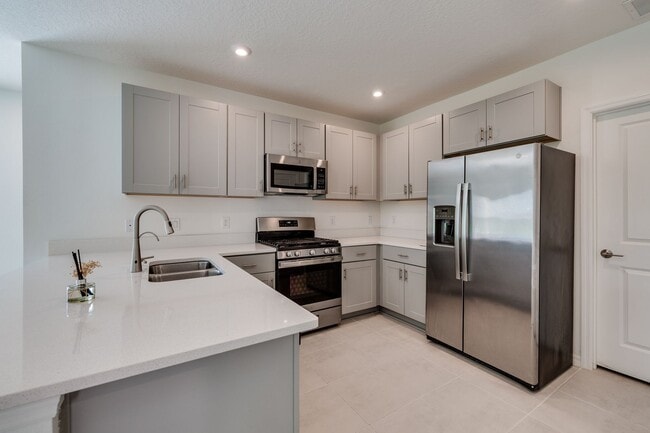 Building Photo - Newly developed Lakefront 3B/2B home in Ea...