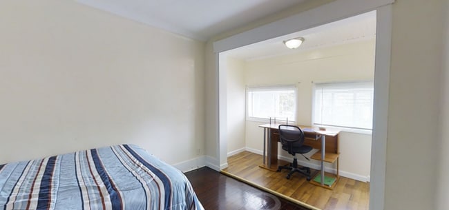 Photo - 2319 E Genesee St