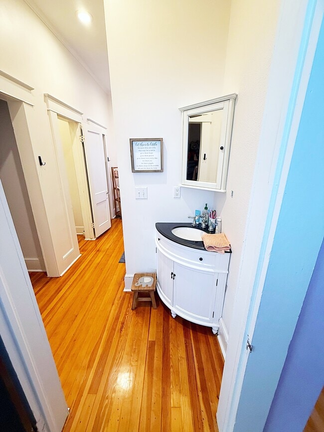 Photo - 205 Russell St