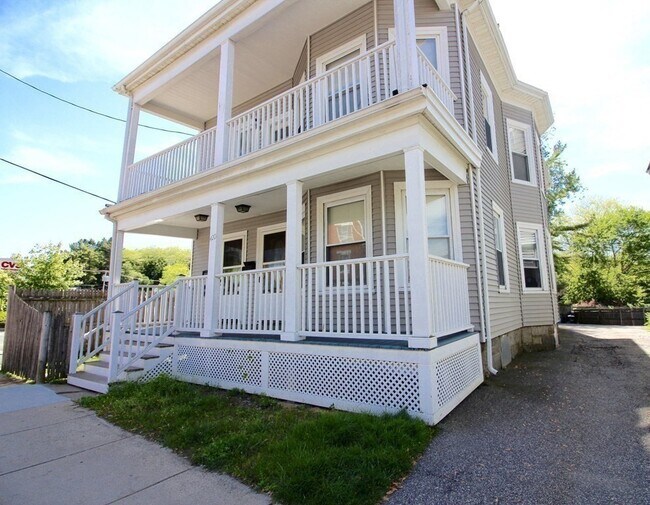 Photo - 420 Essex St Unit 3