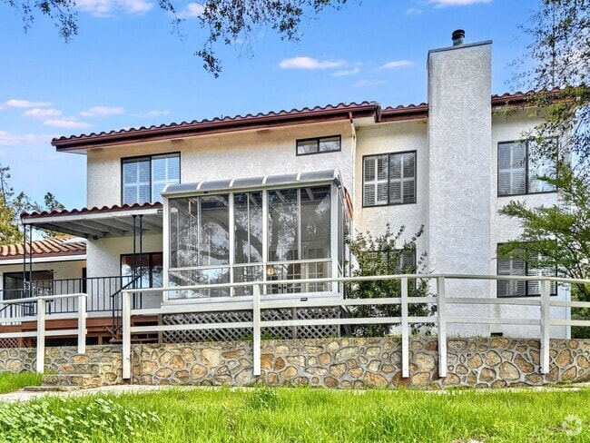 Building Photo - 3 Bed & 2.5 Bath House in Fallbrook, CA / ...