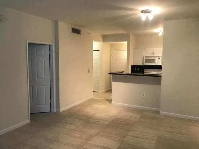 Photo - 630 S Sapodilla Ave Unidad 114
