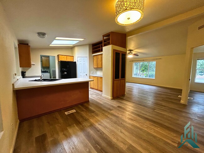 Photo - 640 SE Crystal Lake Dr Unit A