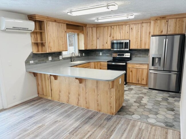 Photo - 1728 Olympia St