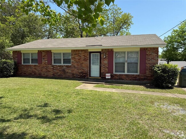 Building Photo - 3211 Hackberry Ln Rental