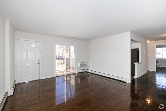 1BR, 1BA - w/Basement - 1,650SF - Living Room