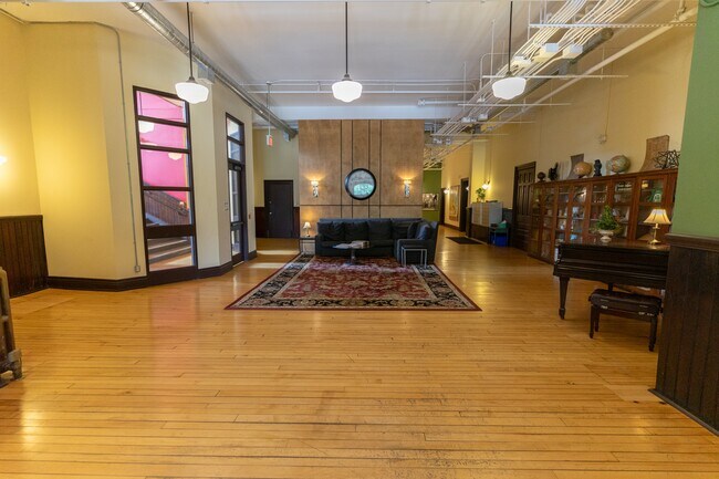 Photo - 200-P200 Stinson St