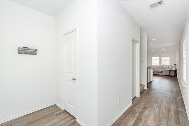 Photo - 5419 Wyndham Rdg Ln