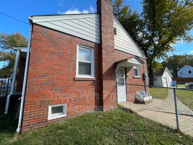 Photo - 1004 N New Florissant Rd