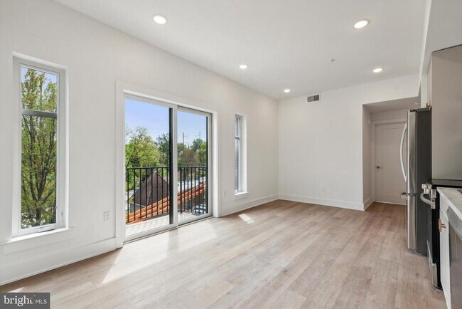 Photo - 367 W Hortter St Unit 403