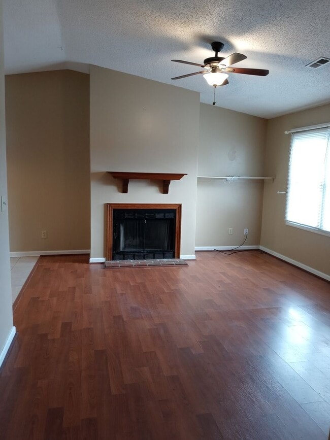 Photo - 3 bd/ 2 ba located MINUTES from Fort Bragg! Quiet Neighborhood!