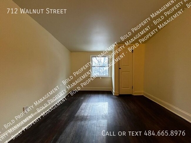 Photo - 712 Walnut St