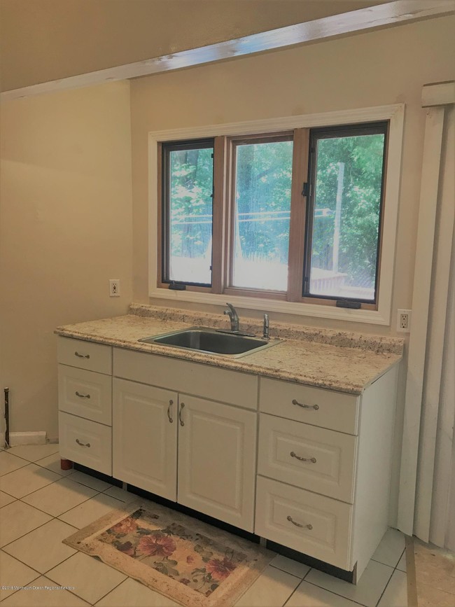 Photo - 2 Georjean Dr